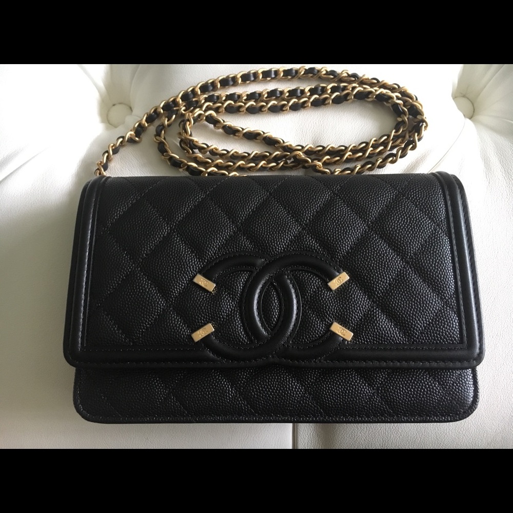 ❌SOLD❌ 2019 Chanel Filigree Caviar Wallet on Chain